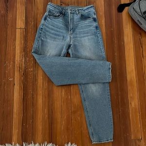 Light Wash American Eagle Jeans (6)